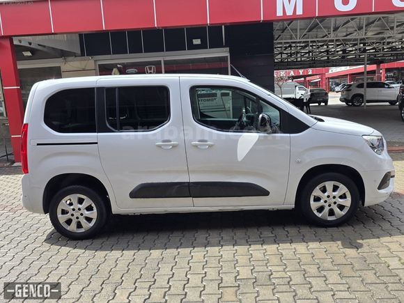 2022 OPEL COMBO 1.5 D LİFE ULTİMATE CAM TAVAN HATASIZ