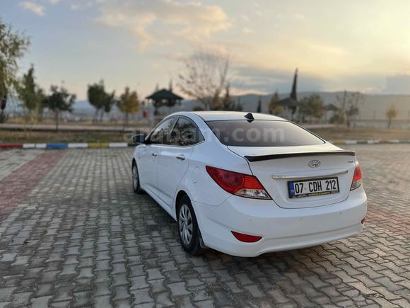 Sahibinden Hyundai Accent Blue 1.6 CRDI Mode 2013 Model 