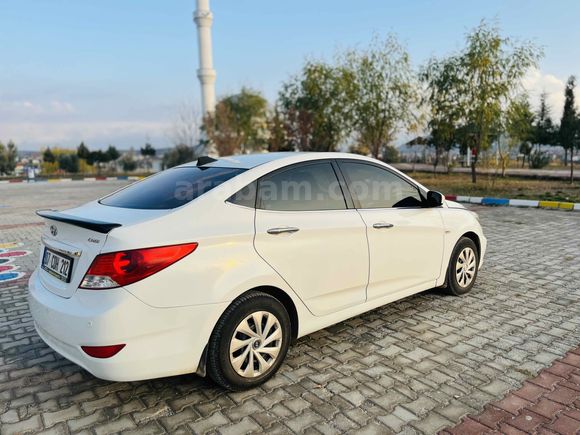 Sahibinden Hyundai Accent Blue 1.6 CRDI Mode 2013 Model 