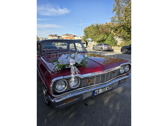 FİLM DİZİ DÜĞÜNLERE ŞOFÖRLÜ KİRALIK 1964 MODEL KIRMIZI IMPALA