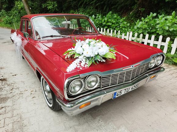 FİLM DİZİ DÜĞÜNLERE ŞOFÖRLÜ KİRALIK 1964 MODEL KIRMIZI IMPALA