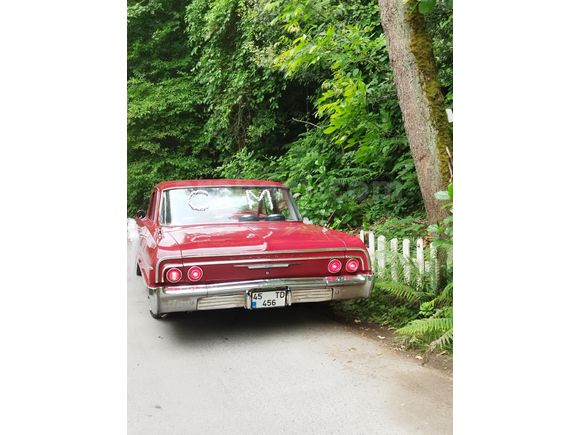 FİLM DİZİ DÜĞÜNLERE ŞOFÖRLÜ KİRALIK 1964 MODEL KIRMIZI IMPALA