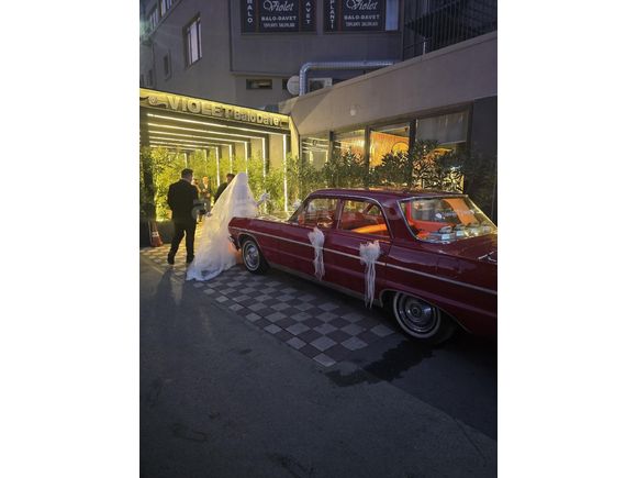 FİLM DİZİ DÜĞÜNLERE ŞOFÖRLÜ KİRALIK 1964 MODEL KIRMIZI IMPALA