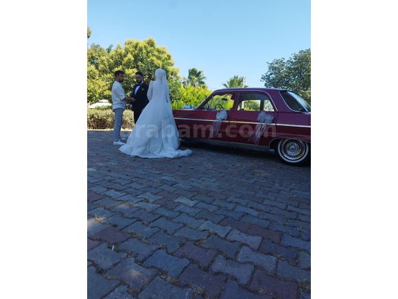 FİLM DİZİ DÜĞÜNLERE ŞOFÖRLÜ KİRALIK 1964 MODEL KIRMIZI IMPALA