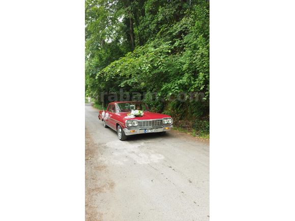 FİLM DİZİ DÜĞÜNLERE ŞOFÖRLÜ KİRALIK 1964 MODEL KIRMIZI IMPALA