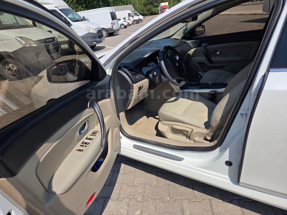 Sahibinden Renault Latitude 1.5 dCi Privilege 2012 Model  200.000 km Beyaz