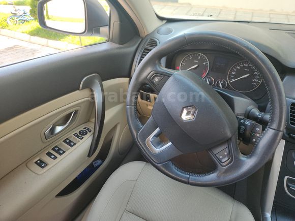 Sahibinden Renault Latitude 1.5 dCi Privilege 2012 Model  200.000 km Beyaz