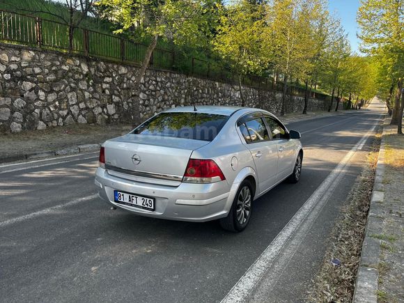 Sahibinden Opel Astra 1.6 Enjoy 111.Yıl 2011 Model
