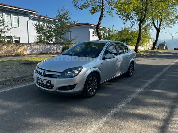 Sahibinden Opel Astra 1.6 Enjoy 111.Yıl 2011 Model