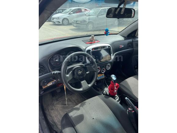 Sahibinden Hyundai Accent Era 1.6 Team 2010 Model 
Ticari cikmasi saselerde podyelerde islem yoktur sol camurluk ve kaput degisiktir.