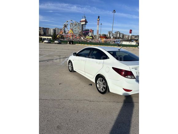 Sahibinden Hyundai Accent Blue 1.6 CRDI Mode Plus 2014 Model 