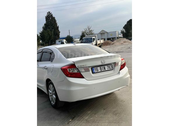 Sahibinden Honda Civic 1.6i VTEC ECO Elegance 2013 Model 