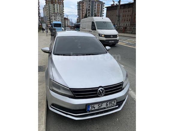 Sahibinden Volkswagen Jetta 1.6 TDi Trendline 2015 Model  200.000 km Gri