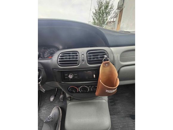 Sahibinden Renault Scenic 1.6 RXE 2000 Model 