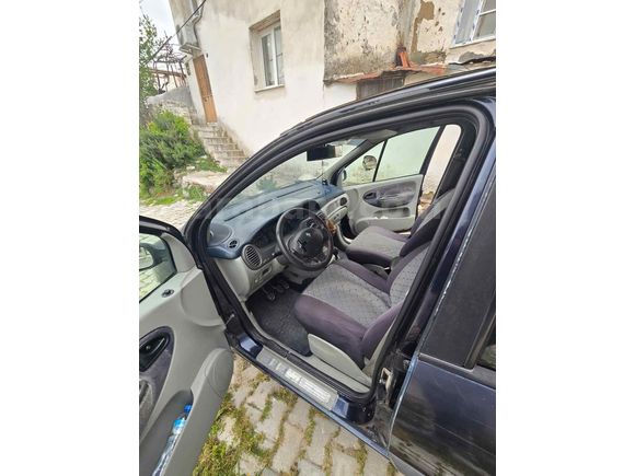 Sahibinden Renault Scenic 1.6 RXE 2000 Model 