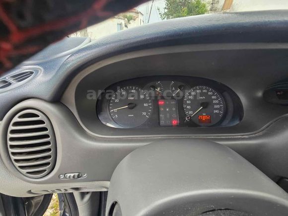 Sahibinden Renault Scenic 1.6 RXE 2000 Model 