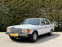 MERCEDES BENZ W123 1976 240D