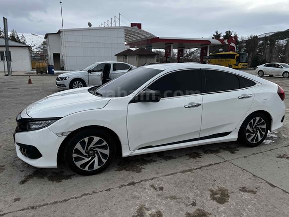 Sahibinden Honda Civic 1.6i VTEC Executive 2018 Model Erzurum 170.000 km Beyaz