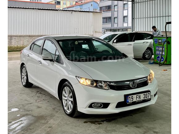 Sahibinden Honda Civic 1.6i VTEC Eco Premium 2012 Model