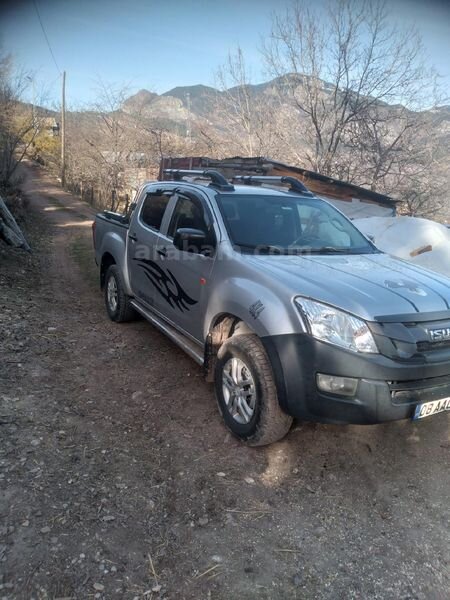 Sahibinden Isuzu D-Max 2.5 D intercooler 4x4 2012 Model