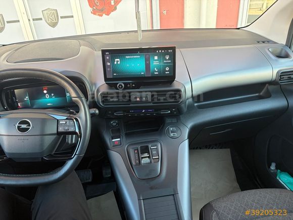 2024 OPEL COMBO ULTİMATE 19.000KM CAM TAVAN H.EKRAN ŞERİT TAKİP
