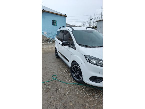 Sahibinden Ford Tourneo Courier 1.5 TDCi Titanium Plus 2022 Model