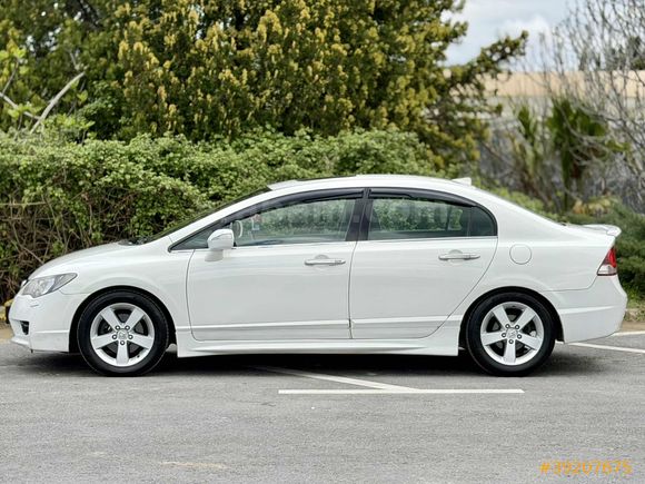 EMSALSİZ DEĞİŞENSİZ SADECE 77BİN KM/OTOMATK/SUNROOF/ELEGAN CİVİC