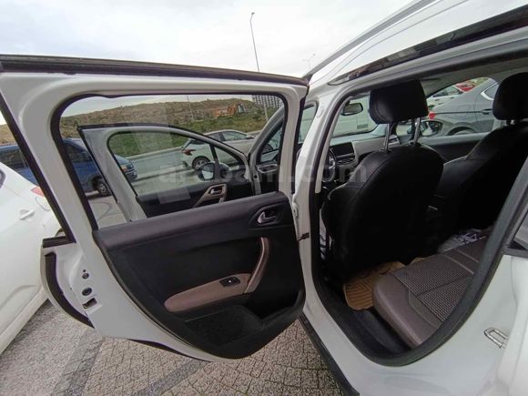 Sahibinden Peugeot 2008 1.6 e-HDi Allure 2015 Model 