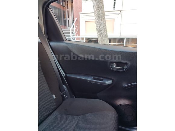 Sahibinden Toyota Yaris 1.33 Fun 2012 Model  133.000 km Beyaz