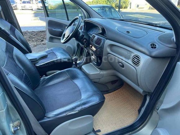 Sahibinden Renault Scenic 1.6 Dynamique 2003 Model 