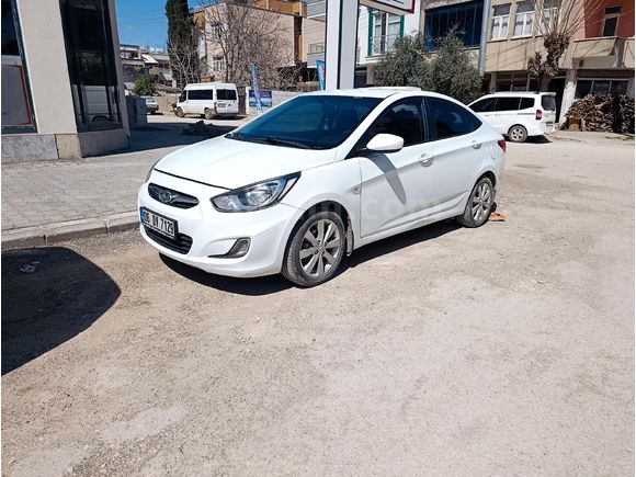 Sahibinden Hyundai Accent Blue 1.4 CVVT Mode Plus 2012 Model  200.000 km Beyaz