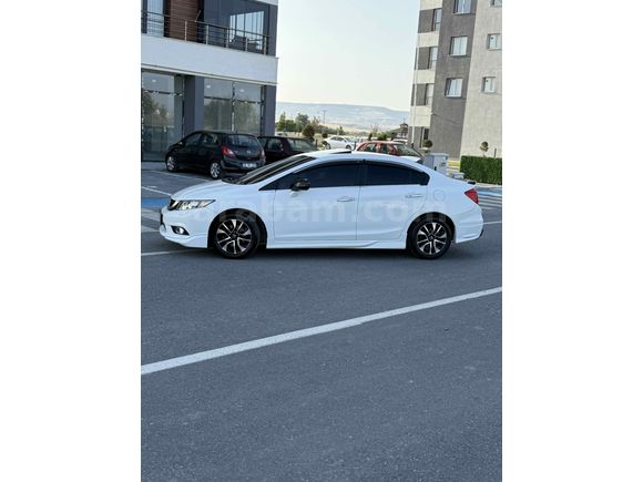 Sahibinden Honda Civic 1.6i VTEC ECO Elegance 2014 Model
