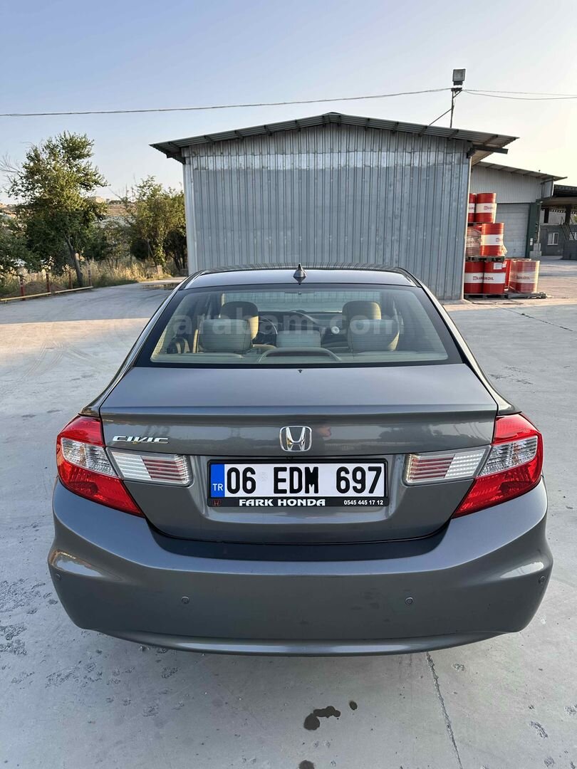 Sahibinden Honda Civic 1.6i VTEC Eco Elegance 2016 Model İstanbul 250.000 km Füme 2