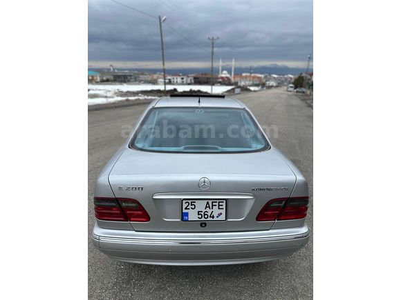  Mercedes - E 200 Kompressor Avantgarde 2001 Model E.2 Paket