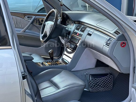  Mercedes - E 200 Kompressor Avantgarde 2001 Model E.2 Paket