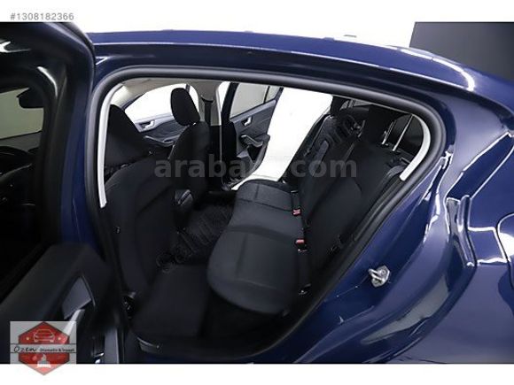 ÖZEN OTOMOTİV'DEN 2021 FORD FOCUS ÖZEL RENK %20 KDV Lİ