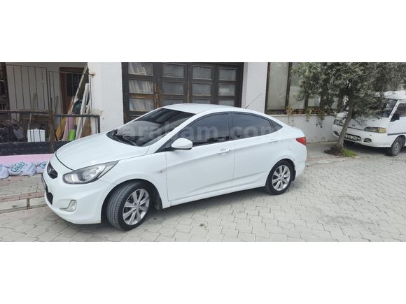Sahibinden Hyundai Accent Blue 1.6 CRDI Mode 2014 Model