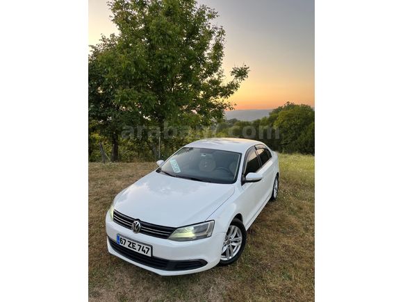Sahibinden Volkswagen Jetta 1.6 TDi Trendline 2012 Model  290.000 km Beyaz