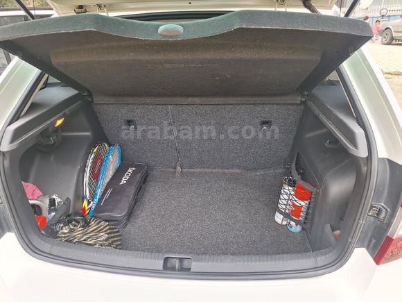 Sahibinden Skoda Rapid 1.6 TDI Spaceback Elegance 2015 Model  320.000 km Beyaz