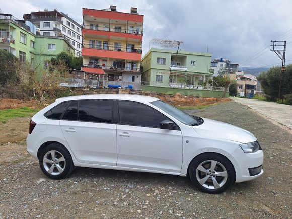 Sahibinden Skoda Rapid 1.6 TDI Spaceback Elegance 2015 Model  320.000 km Beyaz