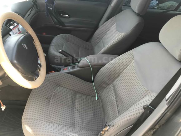 Sahibinden Renault Laguna 1.6 Privilege 2005 Model  337.000 km Gri (titanyum)