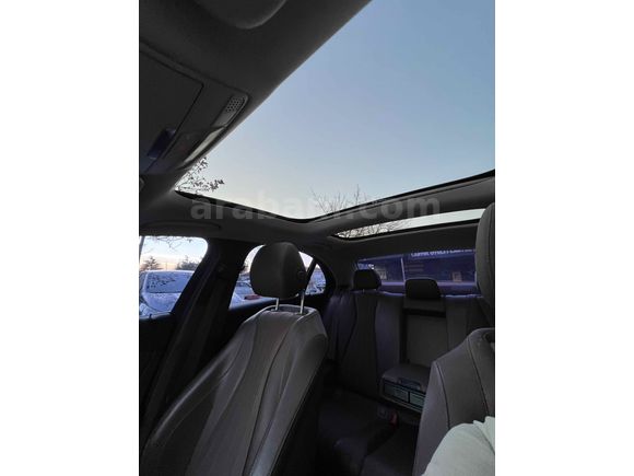 Sahibinden 2018 çıkışlı E 180 AMG 2017 Model 160.000 km 