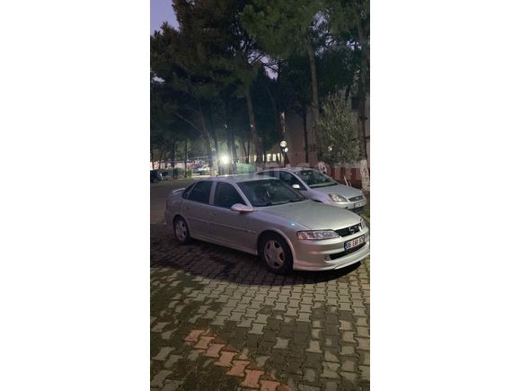 Sahibinden Opel Vectra 2.0 CDX 2000 Model  

Gri (Gümüş)