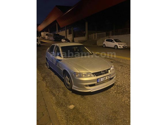 Sahibinden Opel Vectra 2.0 CDX 2000 Model  

Gri (Gümüş)