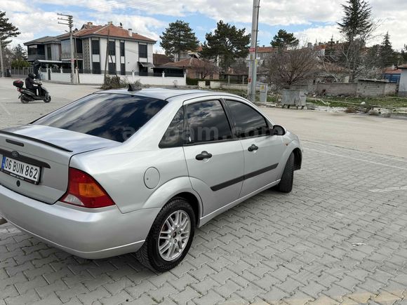 Sahibinden Ford Focus 2.0 Ghia 2001 Model 