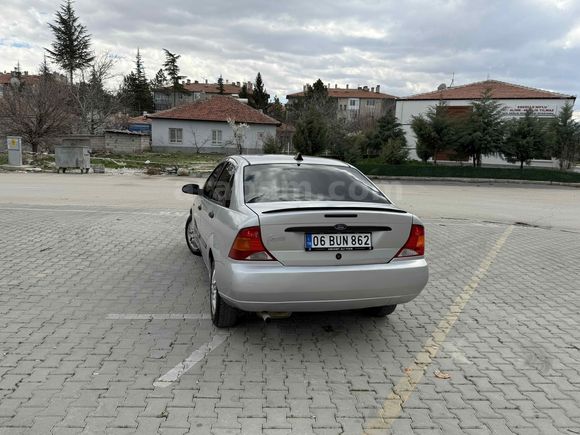 Sahibinden Ford Focus 2.0 Ghia 2001 Model 