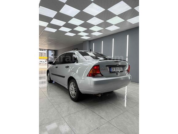 Sahibinden Ford Focus 2.0 Ghia 2001 Model 