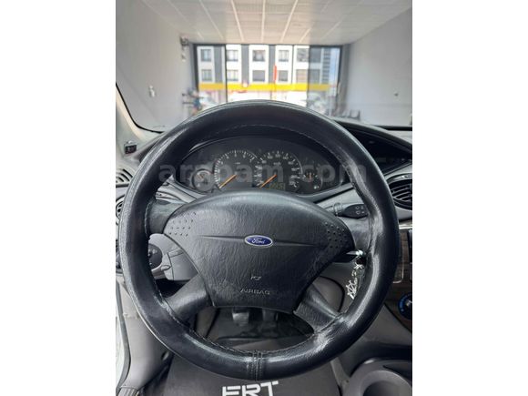 Sahibinden Ford Focus 2.0 Ghia 2001 Model 