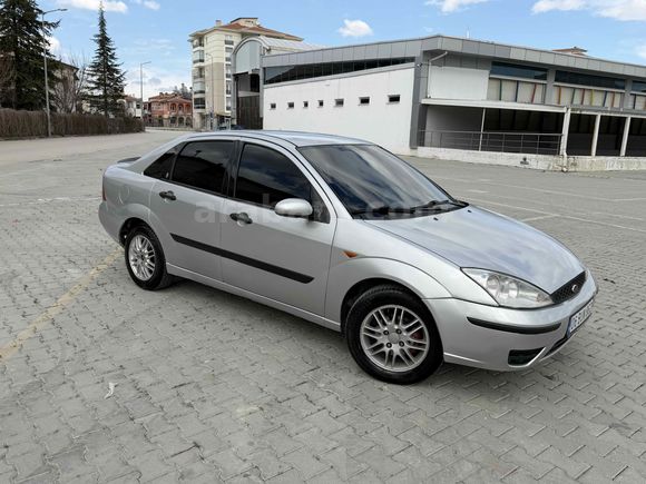 Sahibinden Ford Focus 2.0 Ghia 2001 Model 