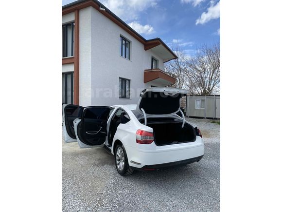 Sahibinden Citroen C5 1.6 e-HDi Executive 2013 Model  144.000 km Beyaz